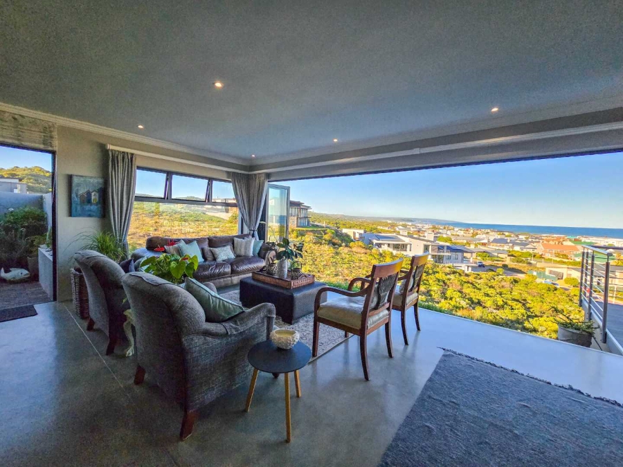 2 Bedroom Property for Sale in Stilbaai Oos Western Cape